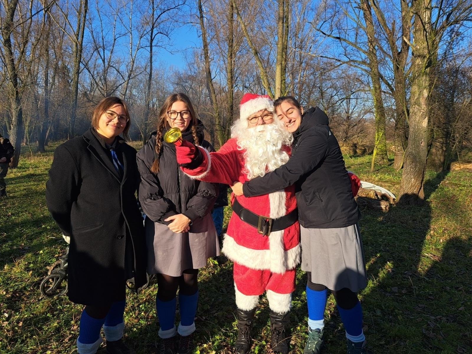 Zdjęcie w galerii na portalu naszraciborz.pl: Mikołajki na Ostrogu – radość dzieci i świąteczna atmosfera wiadomości z regionu