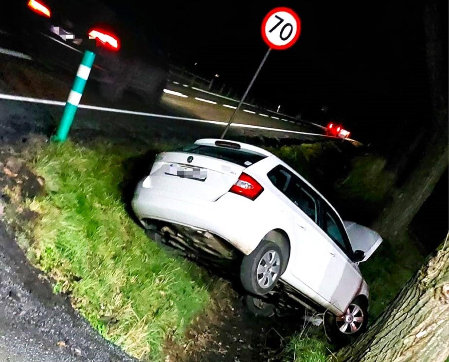 Zdjęcie w galerii na portalu naszraciborz.pl: 83-latek wjechał do rowu w Żerdzinach wiadomości z regionu