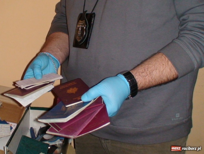 Zdjęcie w galerii na portalu naszraciborz.pl: ŚOSG: Zatrzymany kolejny członek gangu fałszerzy dokumentów wiadomości z regionu