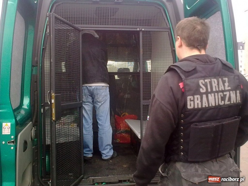 Zdjęcie w galerii na portalu naszraciborz.pl: ŚOSG: Zatrzymany kolejny członek gangu fałszerzy dokumentów wiadomości z regionu