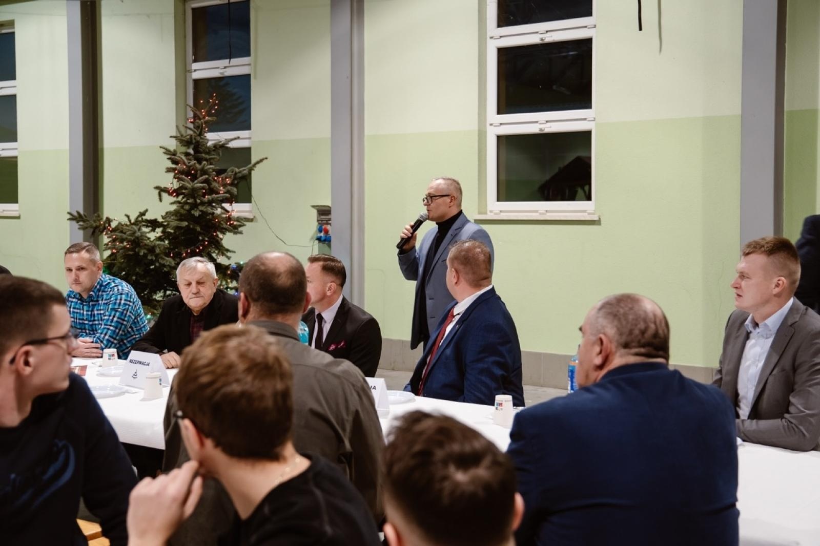 Zdjęcie w galerii na portalu naszraciborz.pl: Przedświąteczne spotkanie ze strażakami w gminie Pietrowice Wielkie wiadomości z regionu