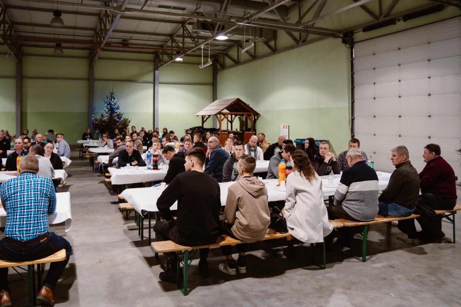 Zdjęcie w galerii na portalu naszraciborz.pl: Przedświąteczne spotkanie ze strażakami w gminie Pietrowice Wielkie wiadomości z regionu