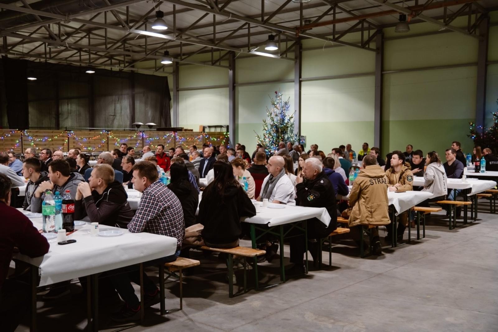 Zdjęcie w galerii na portalu naszraciborz.pl: Przedświąteczne spotkanie ze strażakami w gminie Pietrowice Wielkie wiadomości z regionu