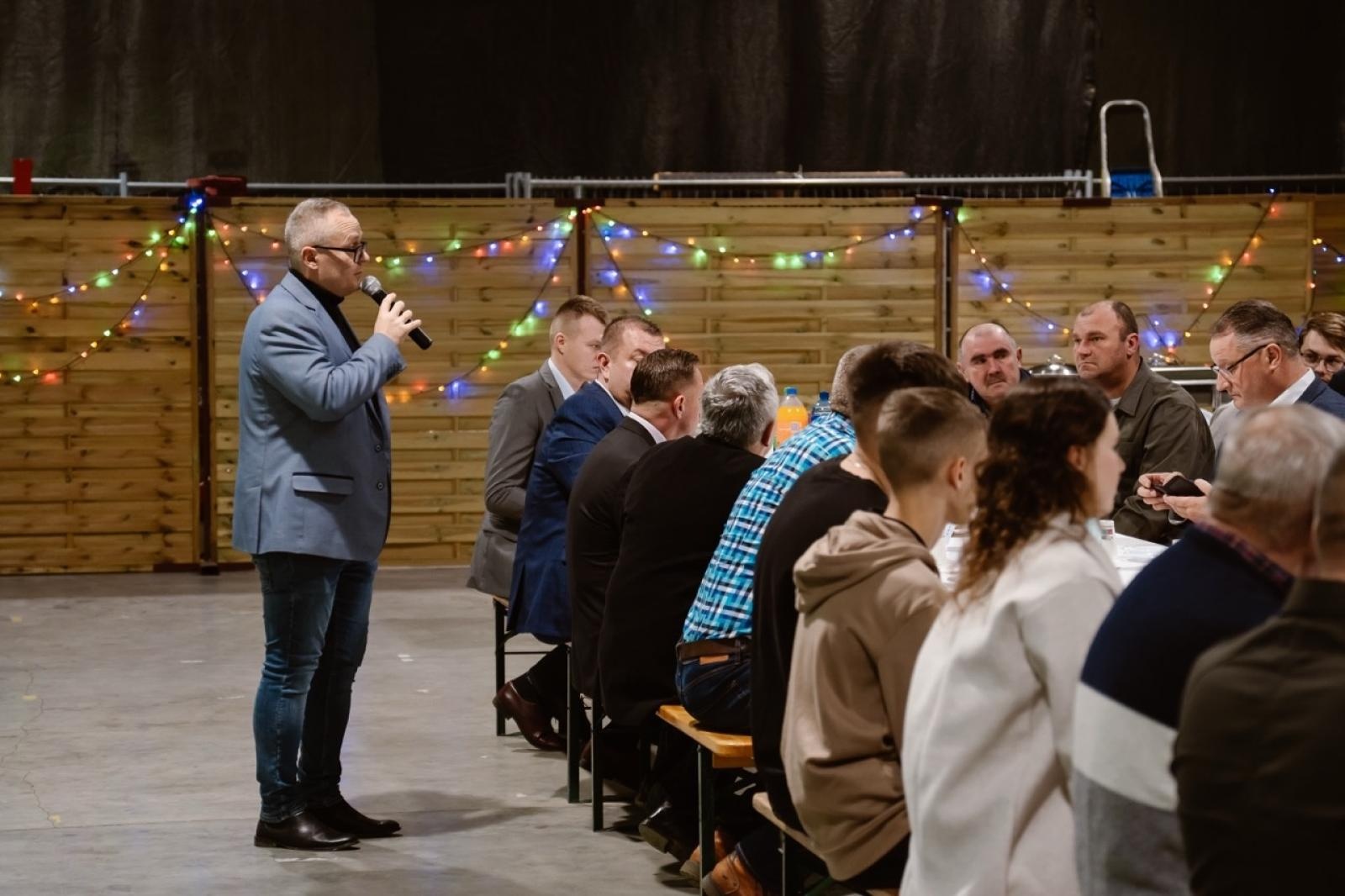 Zdjęcie w galerii na portalu naszraciborz.pl: Przedświąteczne spotkanie ze strażakami w gminie Pietrowice Wielkie wiadomości z regionu