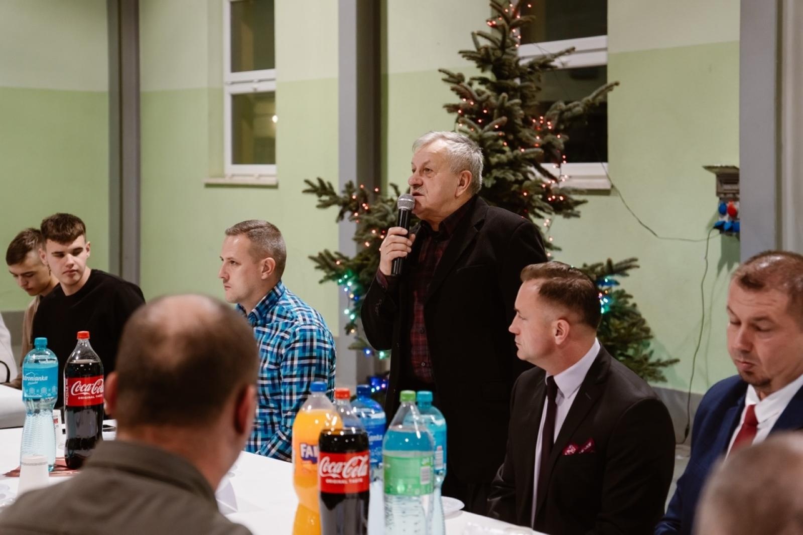 Zdjęcie w galerii na portalu naszraciborz.pl: Przedświąteczne spotkanie ze strażakami w gminie Pietrowice Wielkie wiadomości z regionu