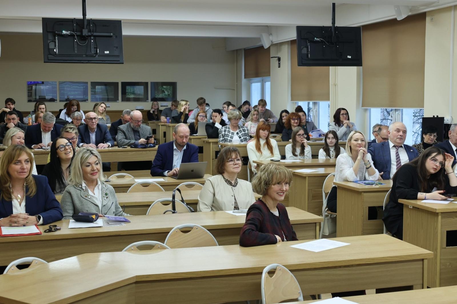 Zdjęcie w galerii na portalu naszraciborz.pl: XVIII Raciborskie Seminarium Pedagogiczne: Refleksja nad wyzwaniami edukacji [FOTO i WIDEO] wiadomości z regionu