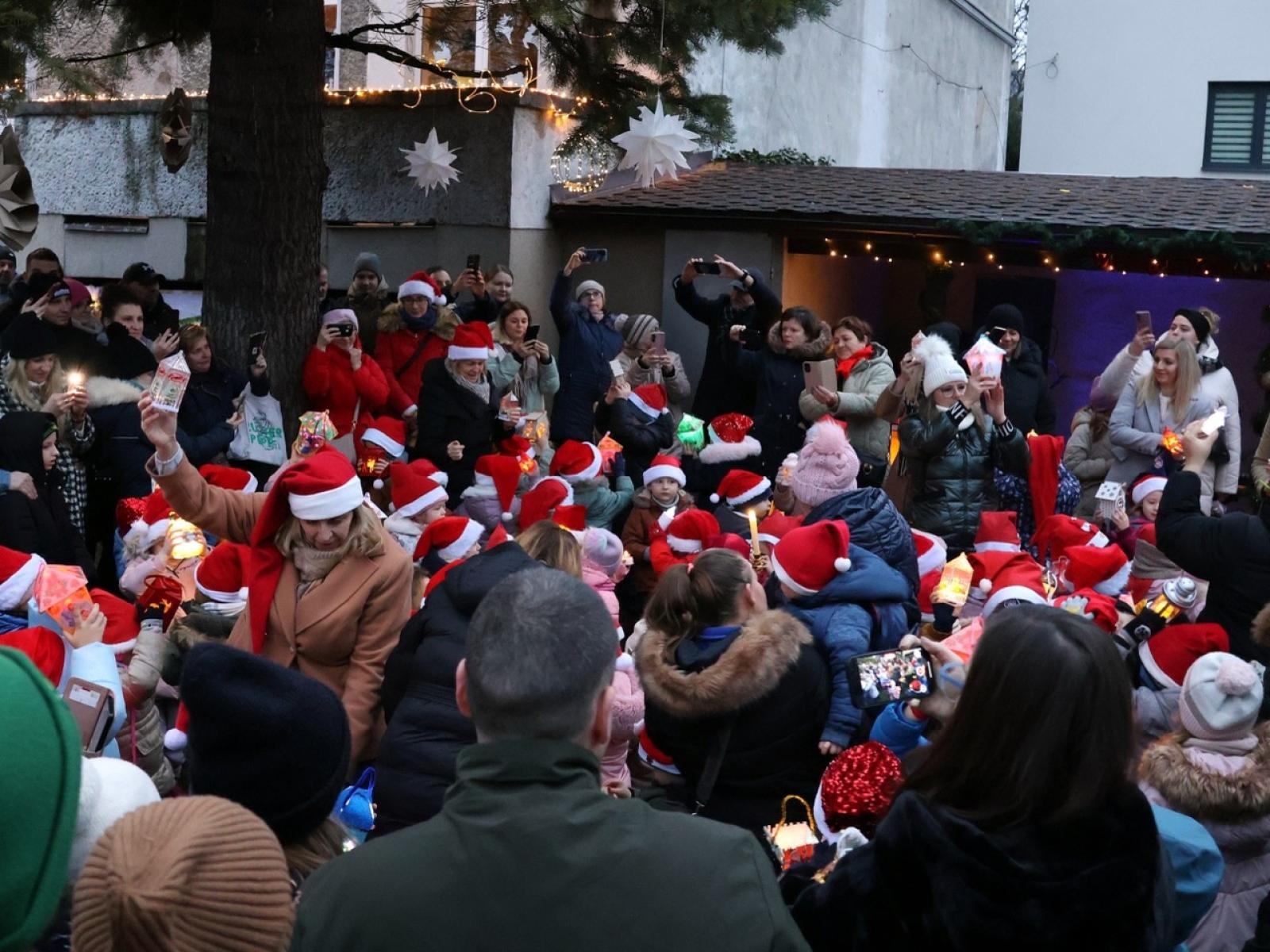 Zdjęcie w galerii na portalu naszraciborz.pl: Kiermasz świąteczny w Przedszkolu nr 12 w Raciborzu – pełen radości i świątecznej atmosfery wiadomości z regionu