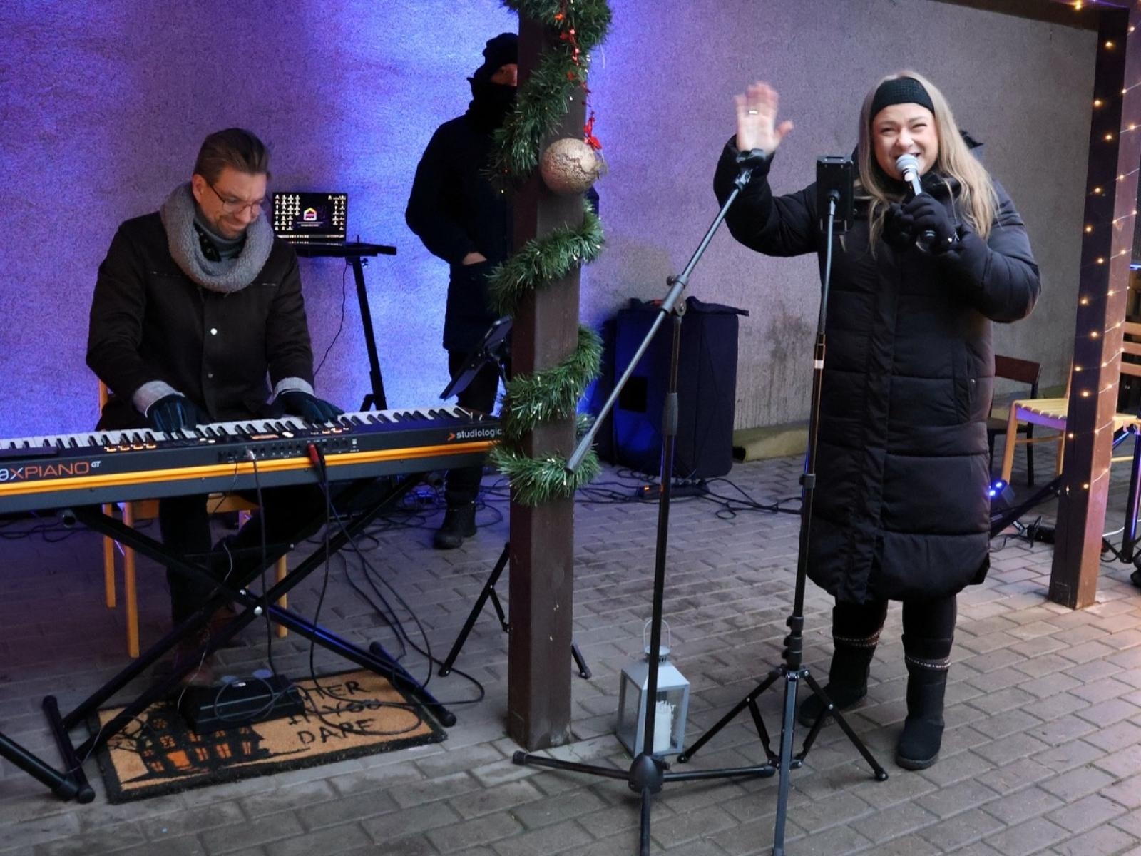 Zdjęcie w galerii na portalu naszraciborz.pl: Kiermasz świąteczny w Przedszkolu nr 12 w Raciborzu – pełen radości i świątecznej atmosfery wiadomości z regionu