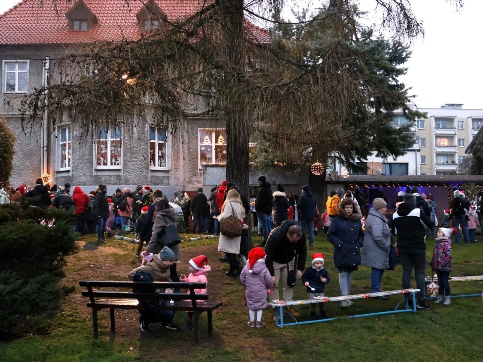 Zdjęcie w galerii na portalu naszraciborz.pl: Kiermasz świąteczny w Przedszkolu nr 12 w Raciborzu – pełen radości i świątecznej atmosfery wiadomości z regionu