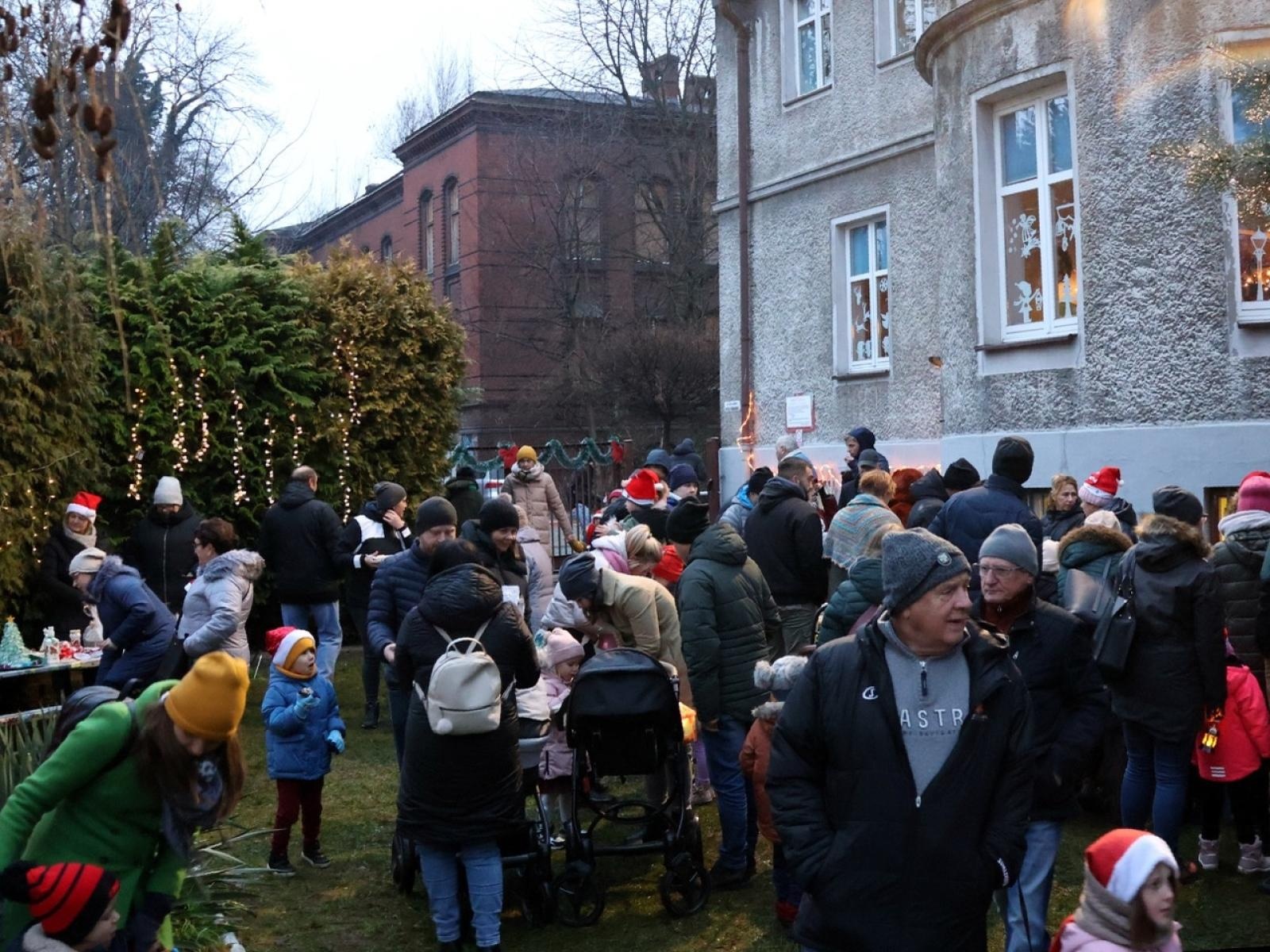Zdjęcie w galerii na portalu naszraciborz.pl: Kiermasz świąteczny w Przedszkolu nr 12 w Raciborzu – pełen radości i świątecznej atmosfery wiadomości z regionu