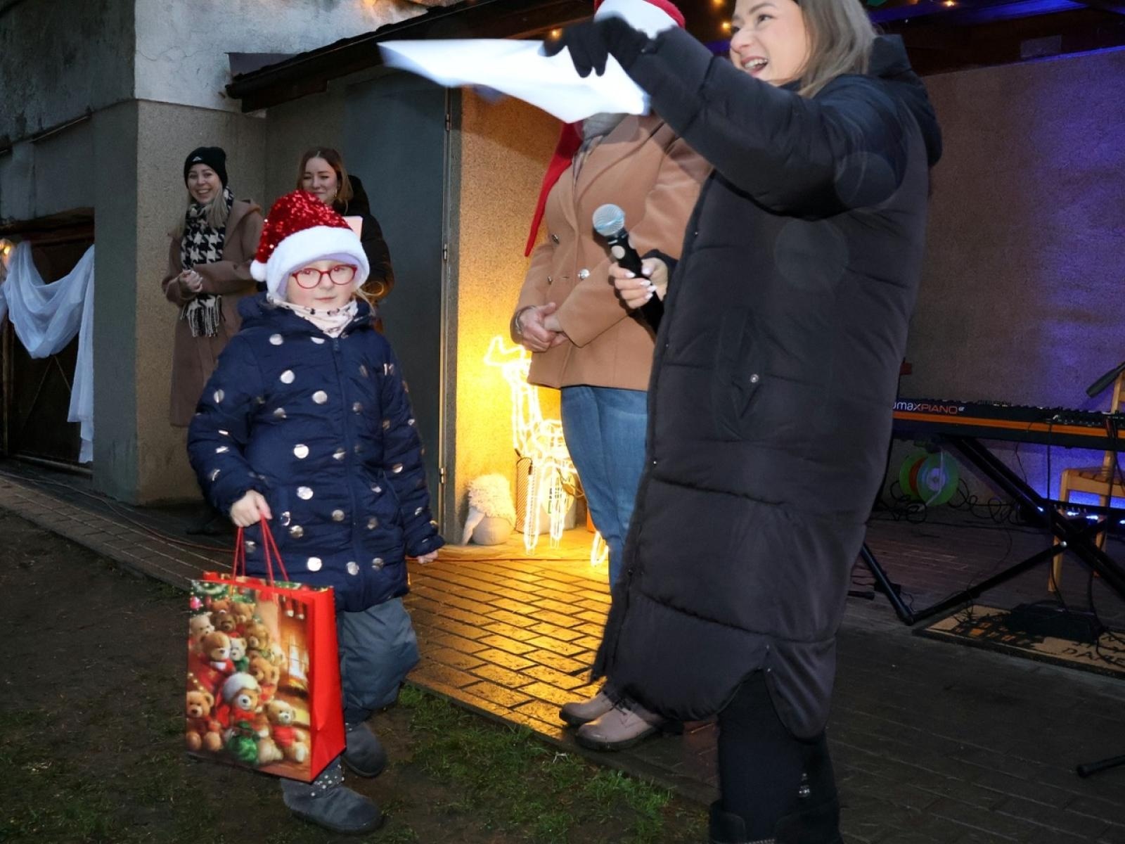 Zdjęcie w galerii na portalu naszraciborz.pl: Kiermasz świąteczny w Przedszkolu nr 12 w Raciborzu – pełen radości i świątecznej atmosfery wiadomości z regionu