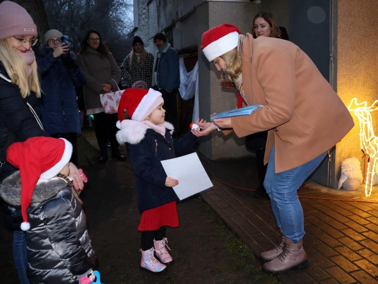 Zdjęcie w galerii na portalu naszraciborz.pl: Kiermasz świąteczny w Przedszkolu nr 12 w Raciborzu – pełen radości i świątecznej atmosfery wiadomości z regionu