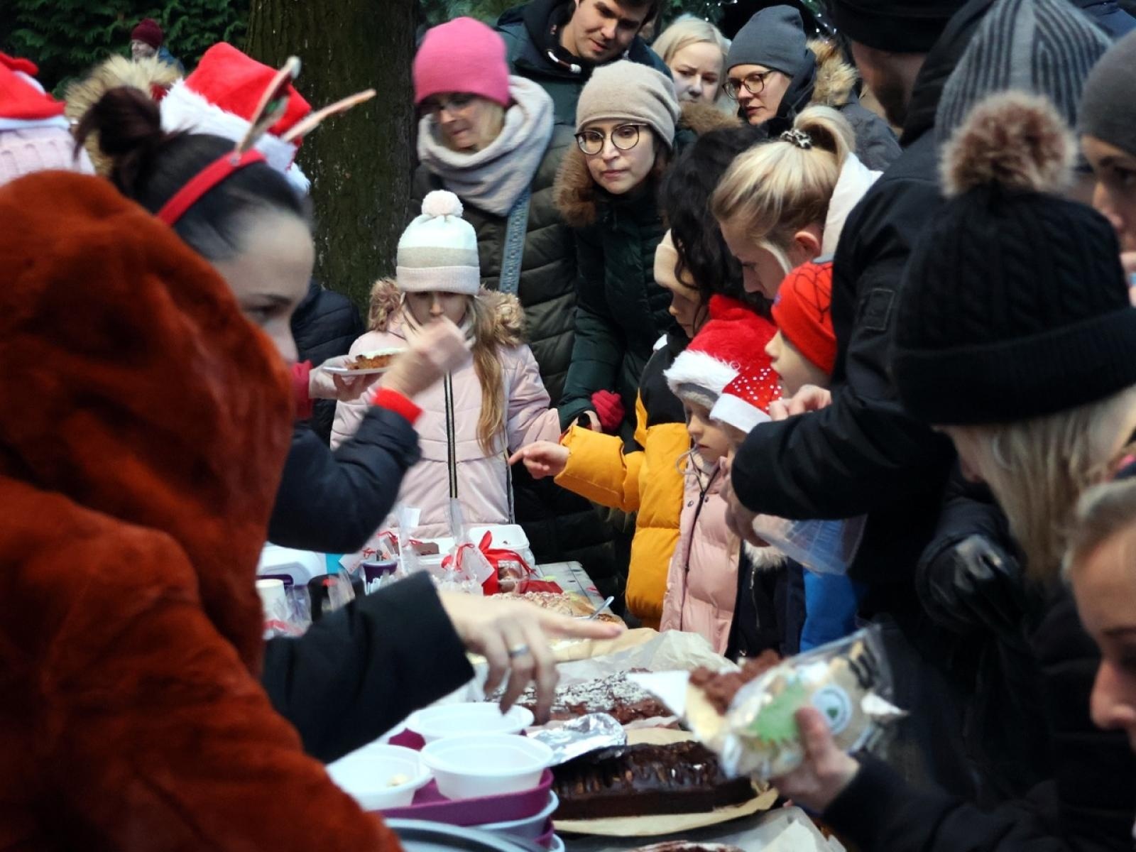 Zdjęcie w galerii na portalu naszraciborz.pl: Kiermasz świąteczny w Przedszkolu nr 12 w Raciborzu – pełen radości i świątecznej atmosfery wiadomości z regionu