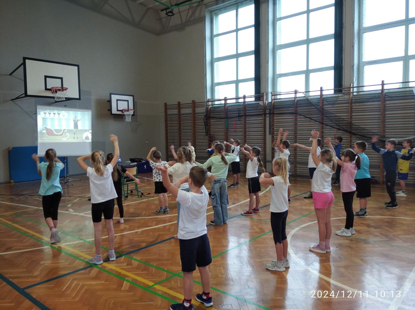 Zdjęcie w galerii na portalu naszraciborz.pl: Integracyjny wf w Tworkowie – świąteczna misja 2024 wiadomości z regionu