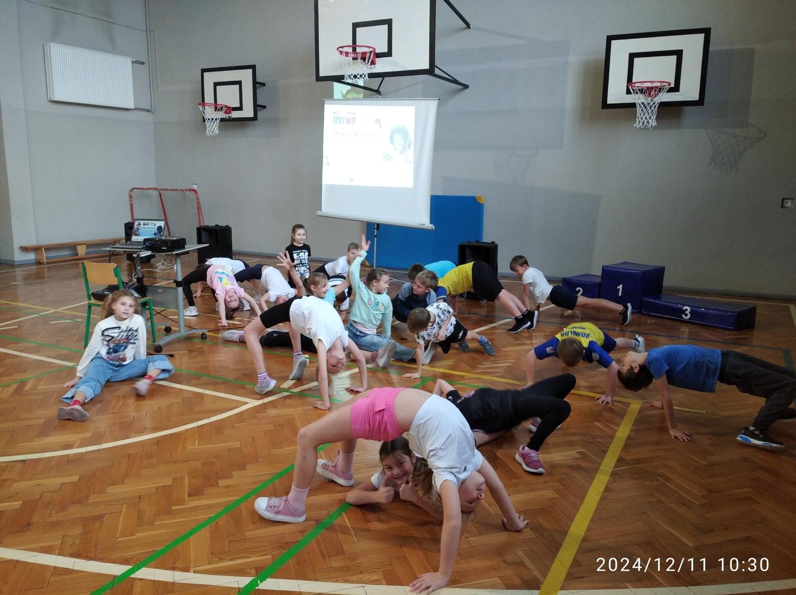 Zdjęcie w galerii na portalu naszraciborz.pl: Integracyjny wf w Tworkowie – świąteczna misja 2024 wiadomości z regionu