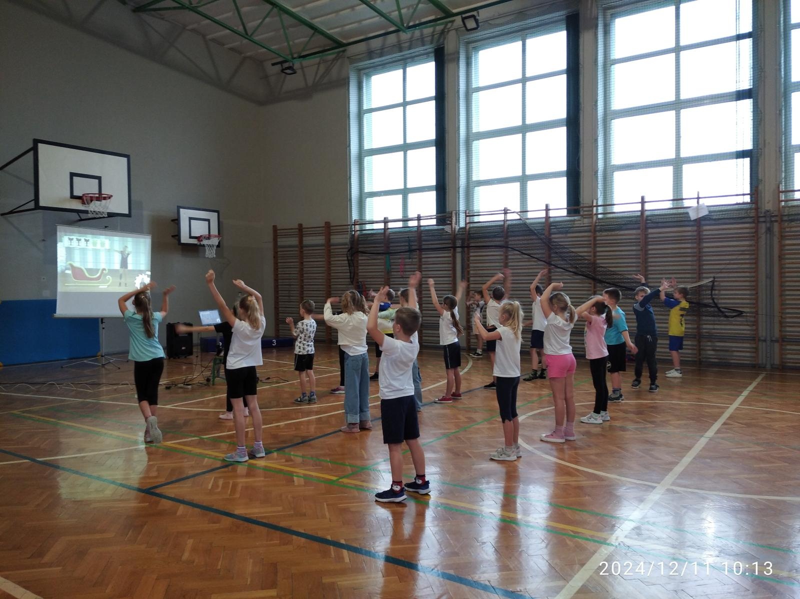 Zdjęcie w galerii na portalu naszraciborz.pl: Integracyjny wf w Tworkowie – świąteczna misja 2024 wiadomości z regionu