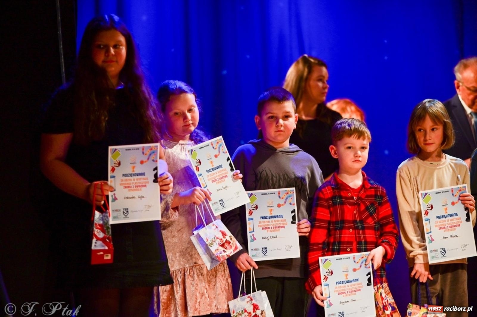 Zdjęcie w galerii na portalu naszraciborz.pl: Magiczny wieczór w Młodzieżowym Domu Kultury wiadomości z regionu