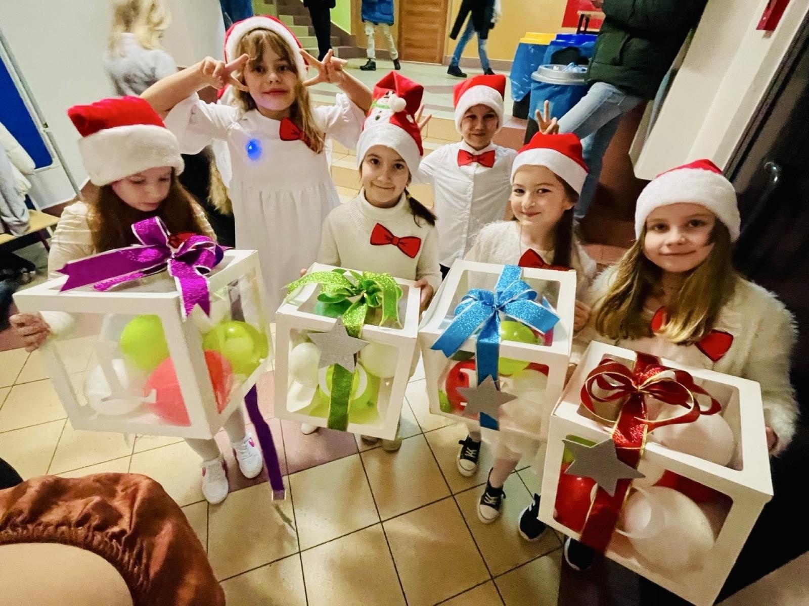 Zdjęcie w galerii na portalu naszraciborz.pl: Świąteczna magia w SP nr 13 [FOTO] wiadomości z regionu