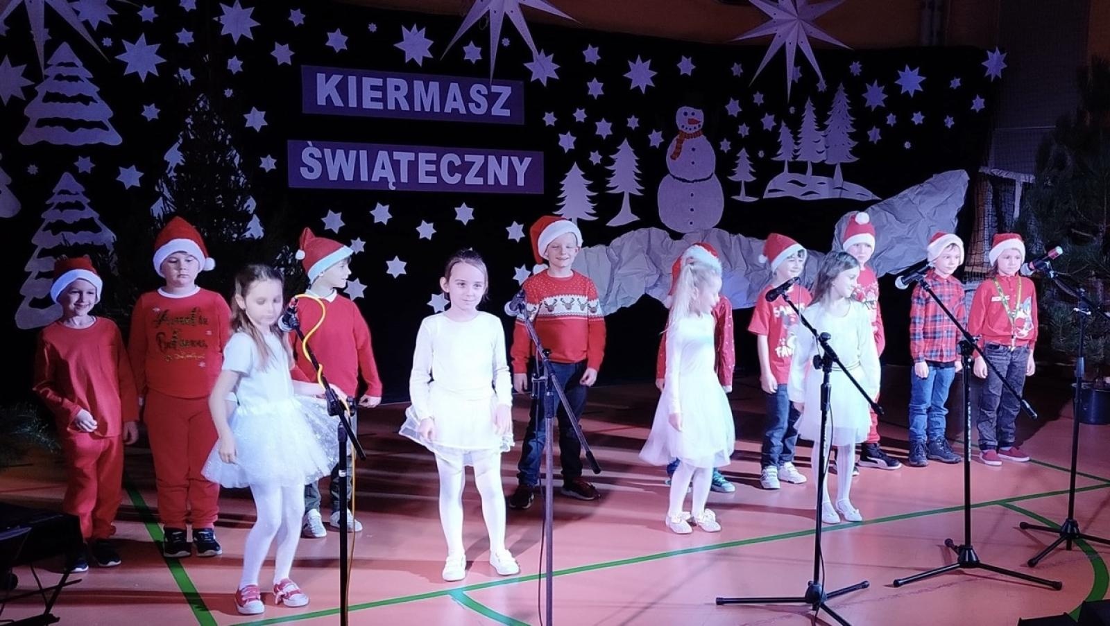 Zdjęcie w galerii na portalu naszraciborz.pl: Świąteczna magia w SP nr 13 [FOTO] wiadomości z regionu