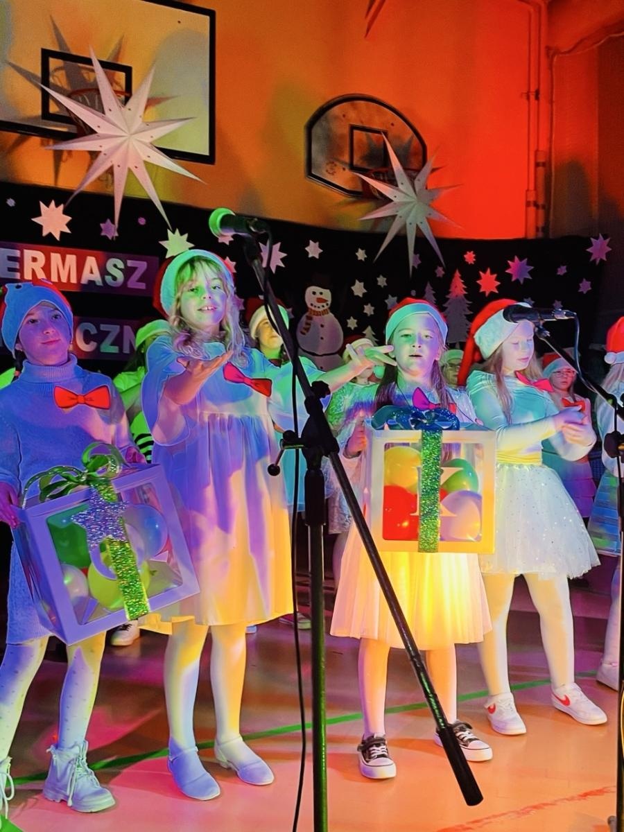 Zdjęcie w galerii na portalu naszraciborz.pl: Świąteczna magia w SP nr 13 [FOTO] wiadomości z regionu