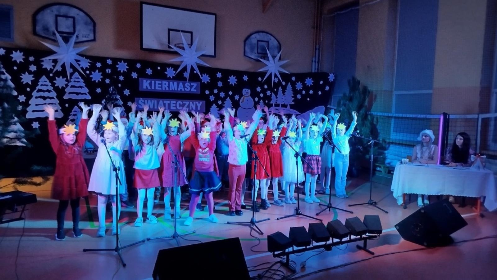 Zdjęcie w galerii na portalu naszraciborz.pl: Świąteczna magia w SP nr 13 [FOTO] wiadomości z regionu