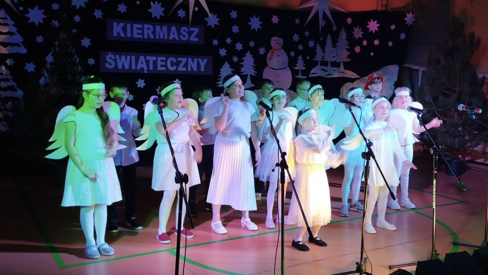 Zdjęcie w galerii na portalu naszraciborz.pl: Świąteczna magia w SP nr 13 [FOTO] wiadomości z regionu