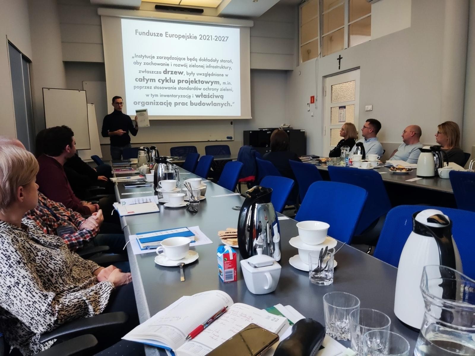 Zdjęcie w galerii na portalu naszraciborz.pl: Standardy ochrony drzew i zieleni miejskiej w procesach inwestycyjnych - szkolenie w ratuszu wiadomości z regionu