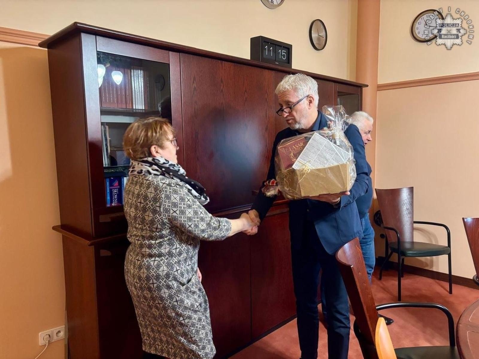 Zdjęcie w galerii na portalu naszraciborz.pl: Odważni mieszkańcy Raciborza zapobiegli tragedii wiadomości z regionu
