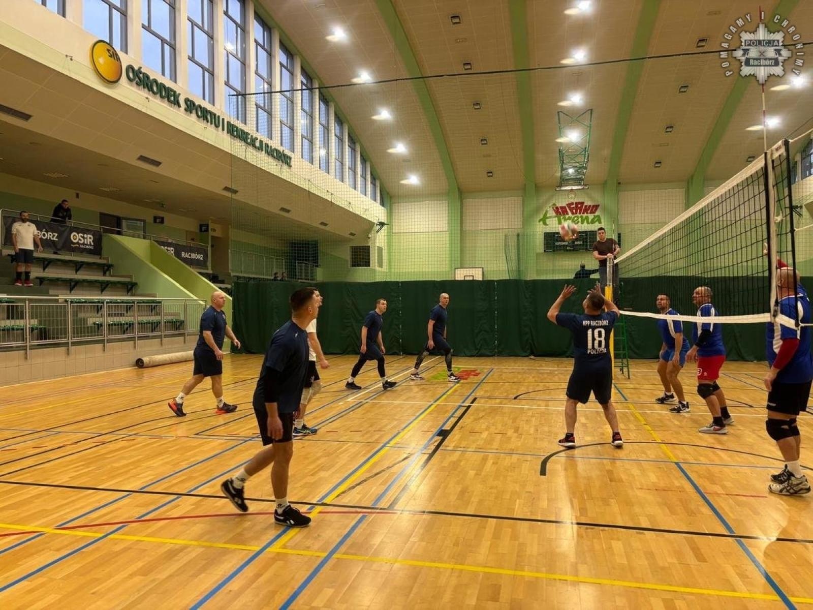 Zdjęcie w galerii na portalu naszraciborz.pl: Siatkarskie zmagania służb mundurowych [FOTO i WIDEO] wiadomości z regionu