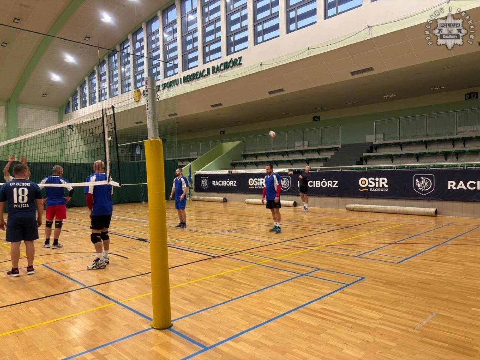 Zdjęcie w galerii na portalu naszraciborz.pl: Siatkarskie zmagania służb mundurowych [FOTO i WIDEO] wiadomości z regionu
