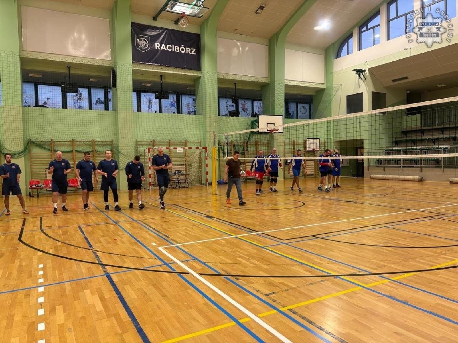 Zdjęcie w galerii na portalu naszraciborz.pl: Siatkarskie zmagania służb mundurowych [FOTO i WIDEO] wiadomości z regionu