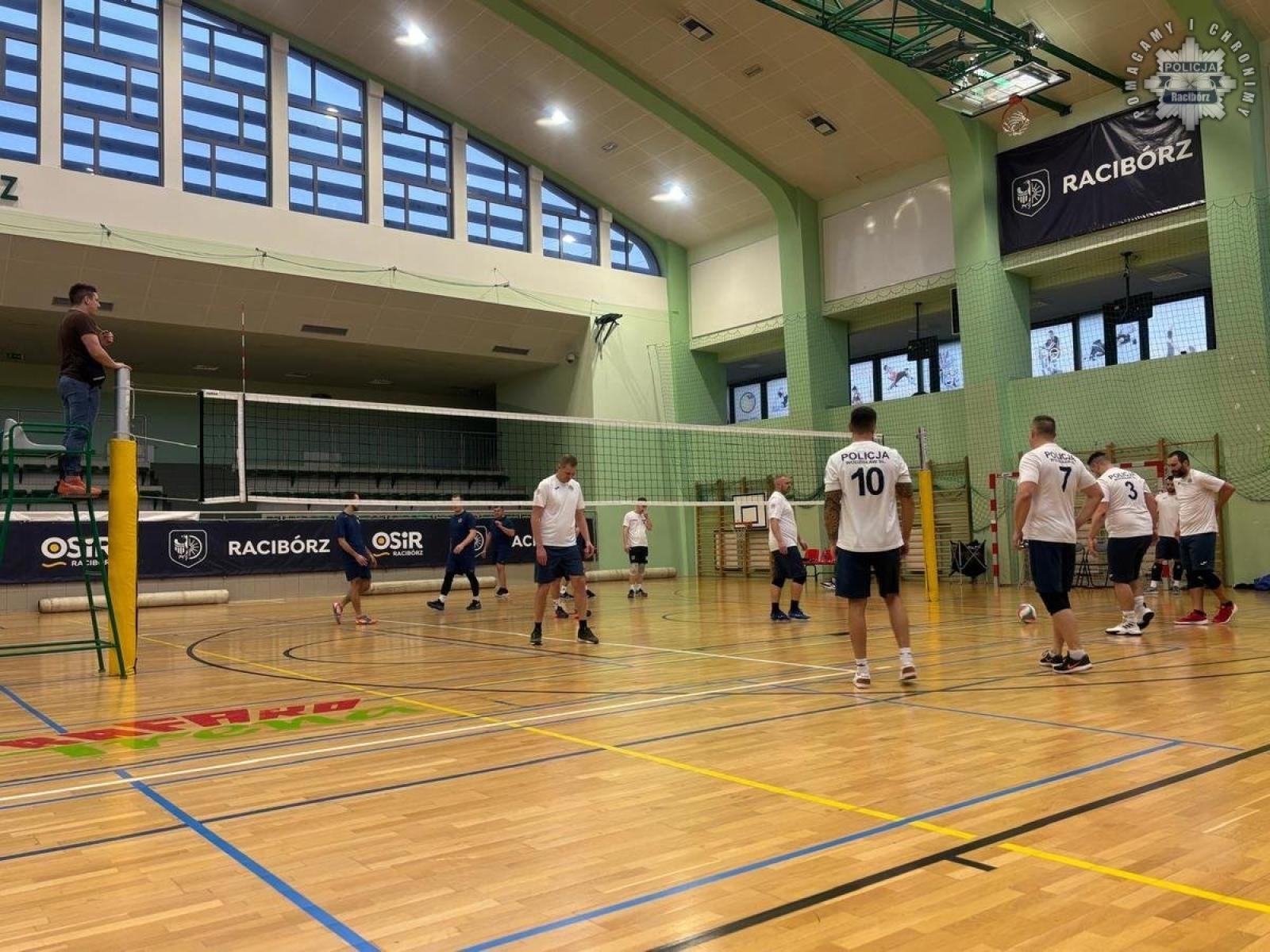 Zdjęcie w galerii na portalu naszraciborz.pl: Siatkarskie zmagania służb mundurowych [FOTO i WIDEO] wiadomości z regionu