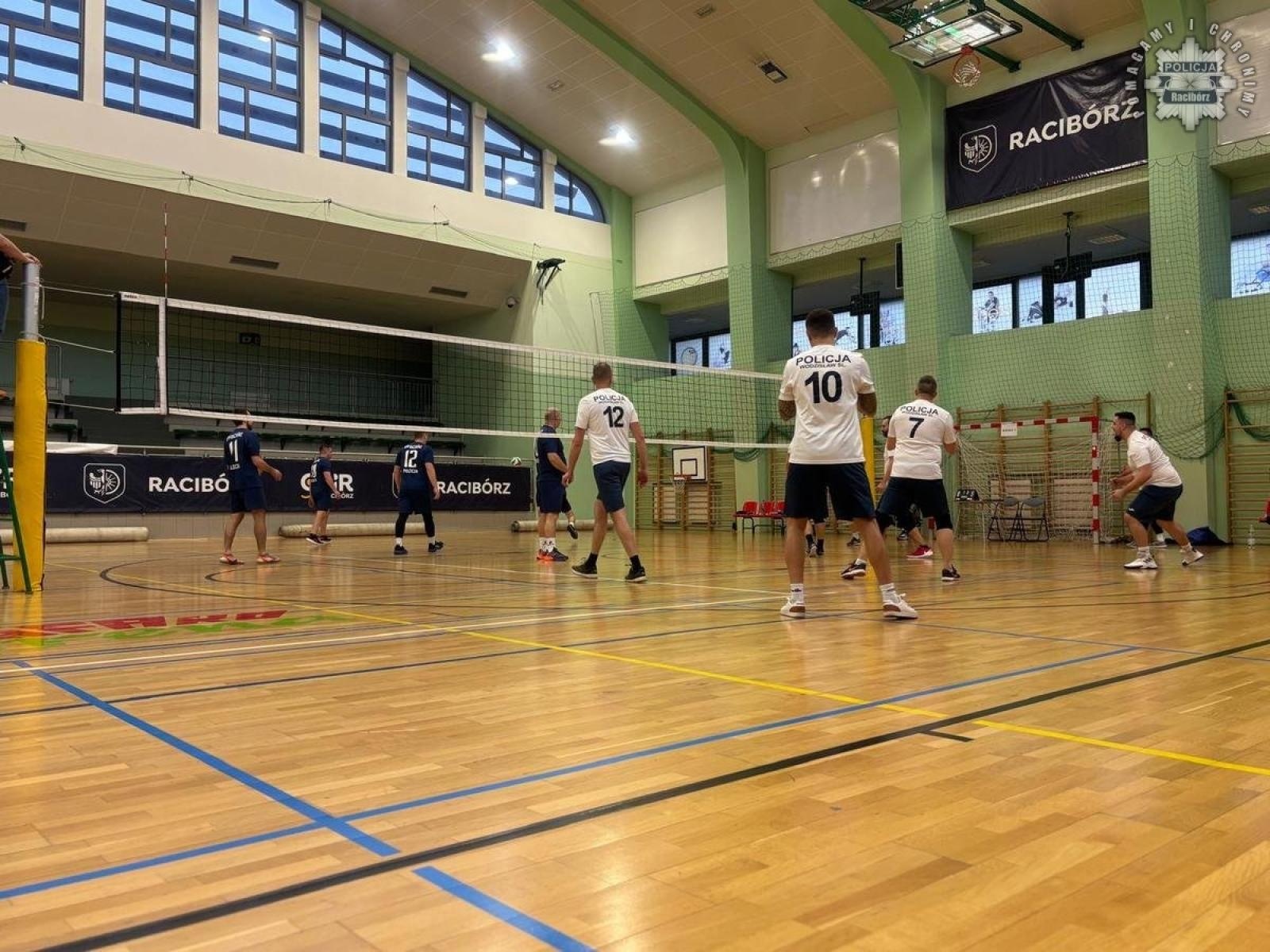 Zdjęcie w galerii na portalu naszraciborz.pl: Siatkarskie zmagania służb mundurowych [FOTO i WIDEO] wiadomości z regionu