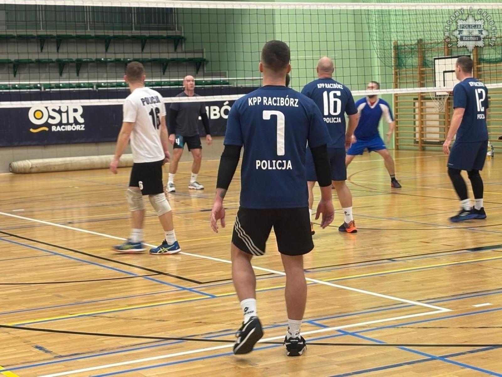 Zdjęcie w galerii na portalu naszraciborz.pl: Siatkarskie zmagania służb mundurowych [FOTO i WIDEO] wiadomości z regionu