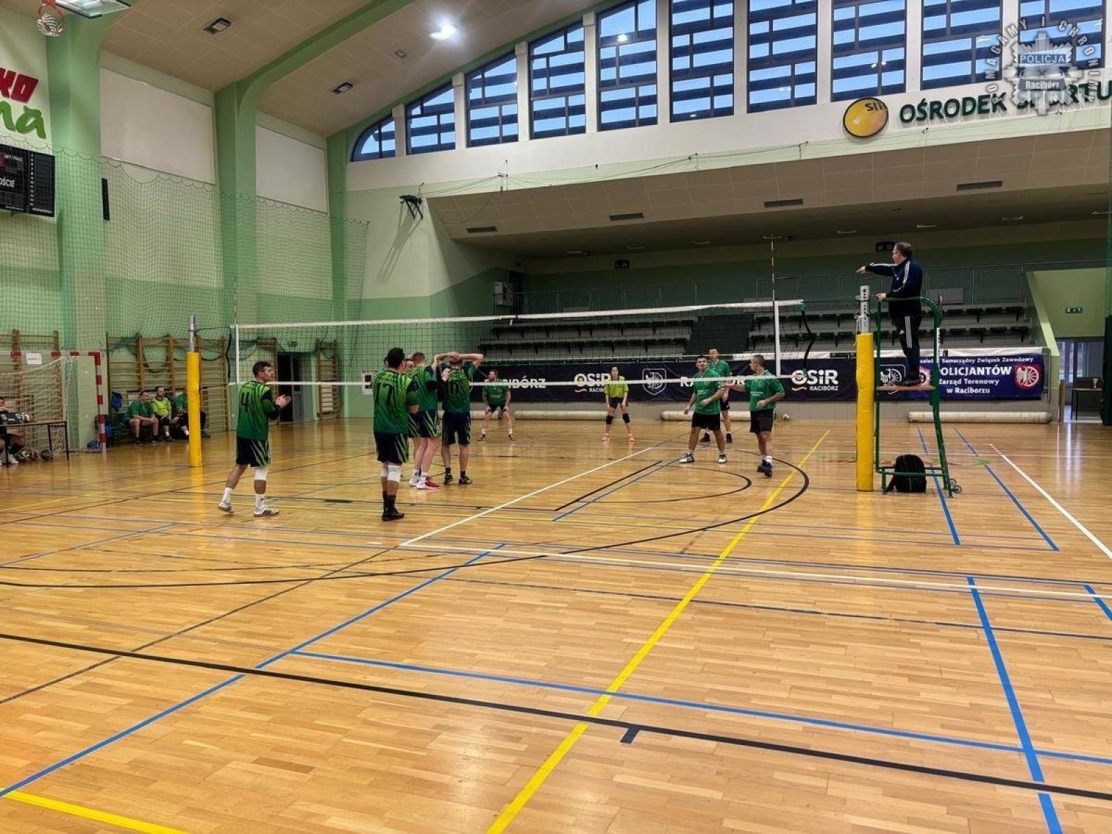 Zdjęcie w galerii na portalu naszraciborz.pl: Siatkarskie zmagania służb mundurowych [FOTO i WIDEO] wiadomości z regionu