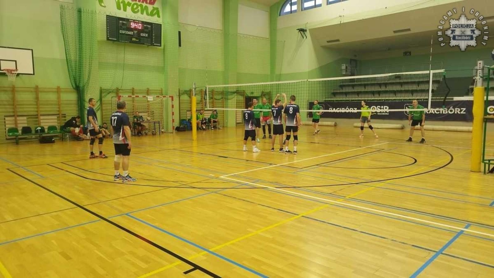 Zdjęcie w galerii na portalu naszraciborz.pl: Siatkarskie zmagania służb mundurowych [FOTO i WIDEO] wiadomości z regionu