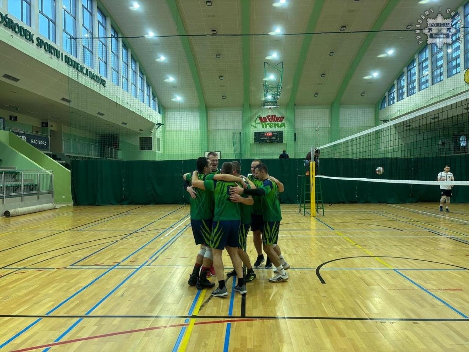 Zdjęcie w galerii na portalu naszraciborz.pl: Siatkarskie zmagania służb mundurowych [FOTO i WIDEO] wiadomości z regionu