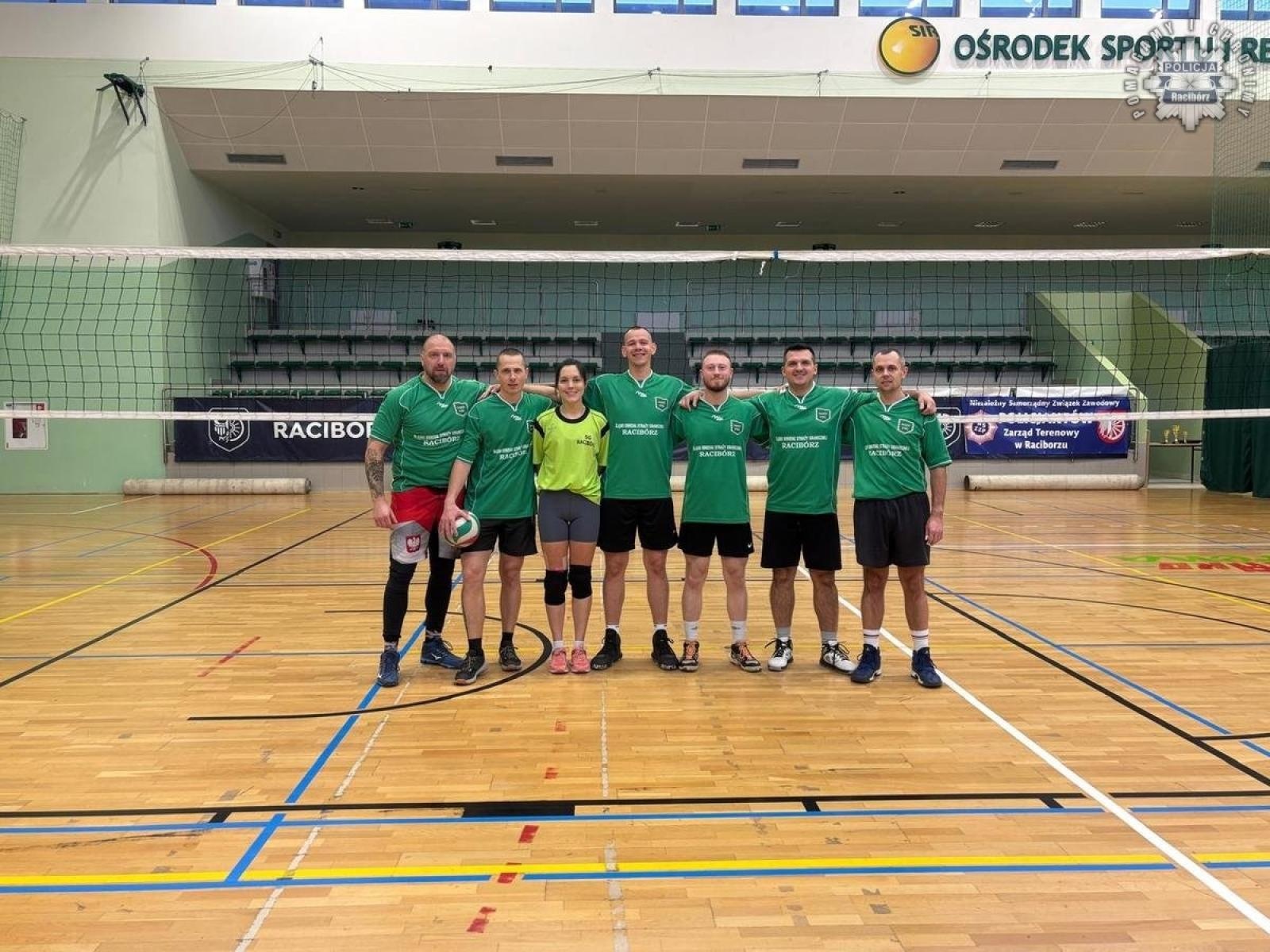 Zdjęcie w galerii na portalu naszraciborz.pl: Siatkarskie zmagania służb mundurowych [FOTO i WIDEO] wiadomości z regionu