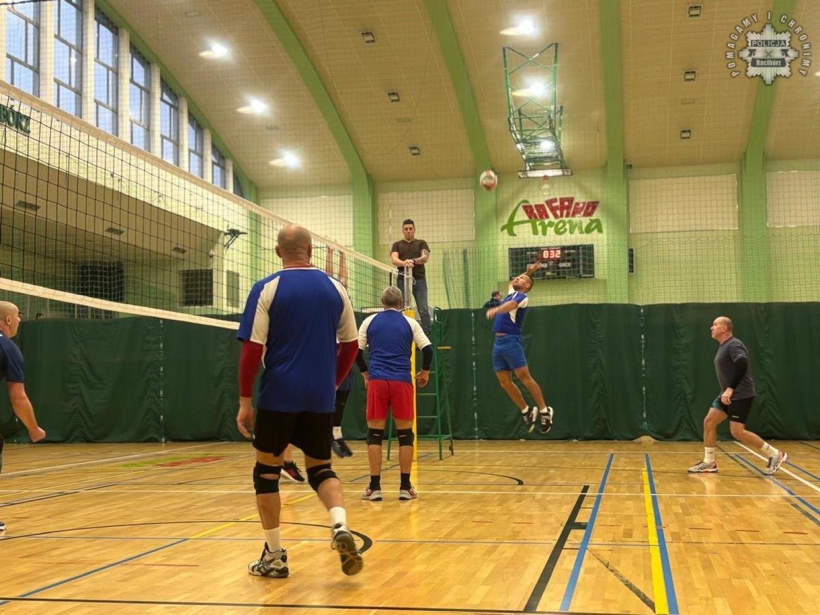 Zdjęcie w galerii na portalu naszraciborz.pl: Siatkarskie zmagania służb mundurowych [FOTO i WIDEO] wiadomości z regionu