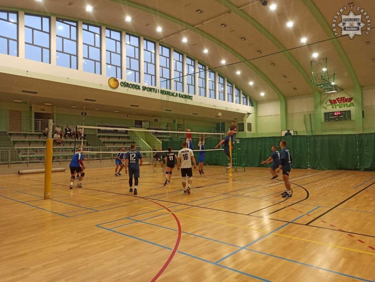 Zdjęcie w galerii na portalu naszraciborz.pl: Siatkarskie zmagania służb mundurowych [FOTO i WIDEO] wiadomości z regionu