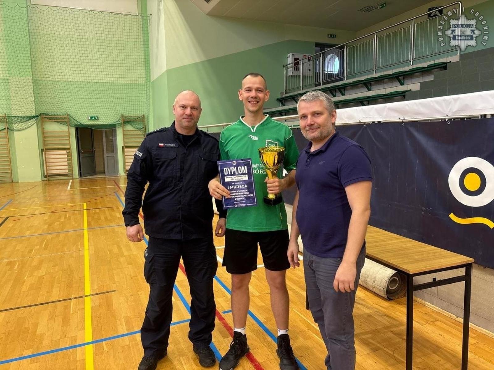 Zdjęcie w galerii na portalu naszraciborz.pl: Siatkarskie zmagania służb mundurowych [FOTO i WIDEO] wiadomości z regionu