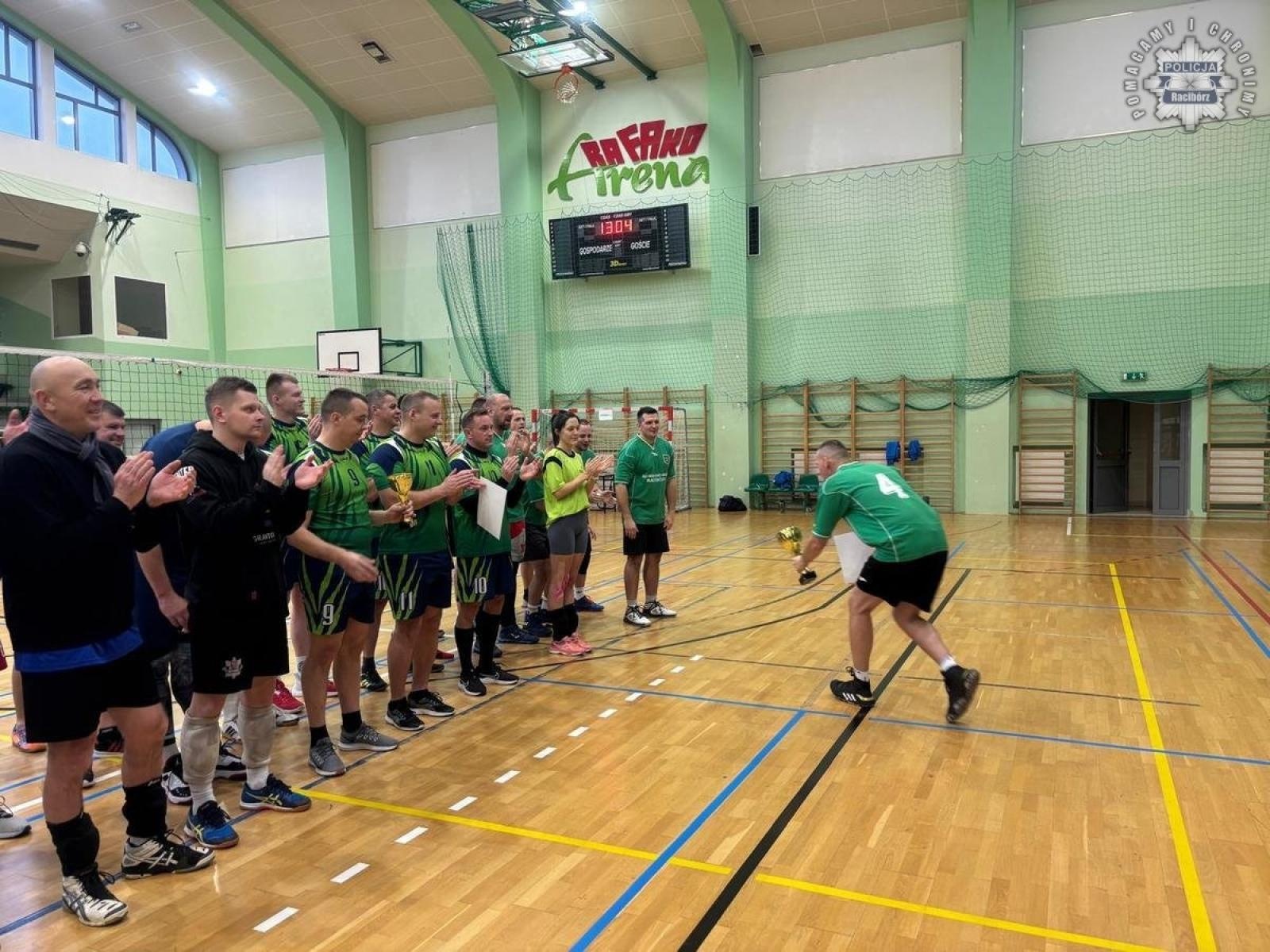 Zdjęcie w galerii na portalu naszraciborz.pl: Siatkarskie zmagania służb mundurowych [FOTO i WIDEO] wiadomości z regionu