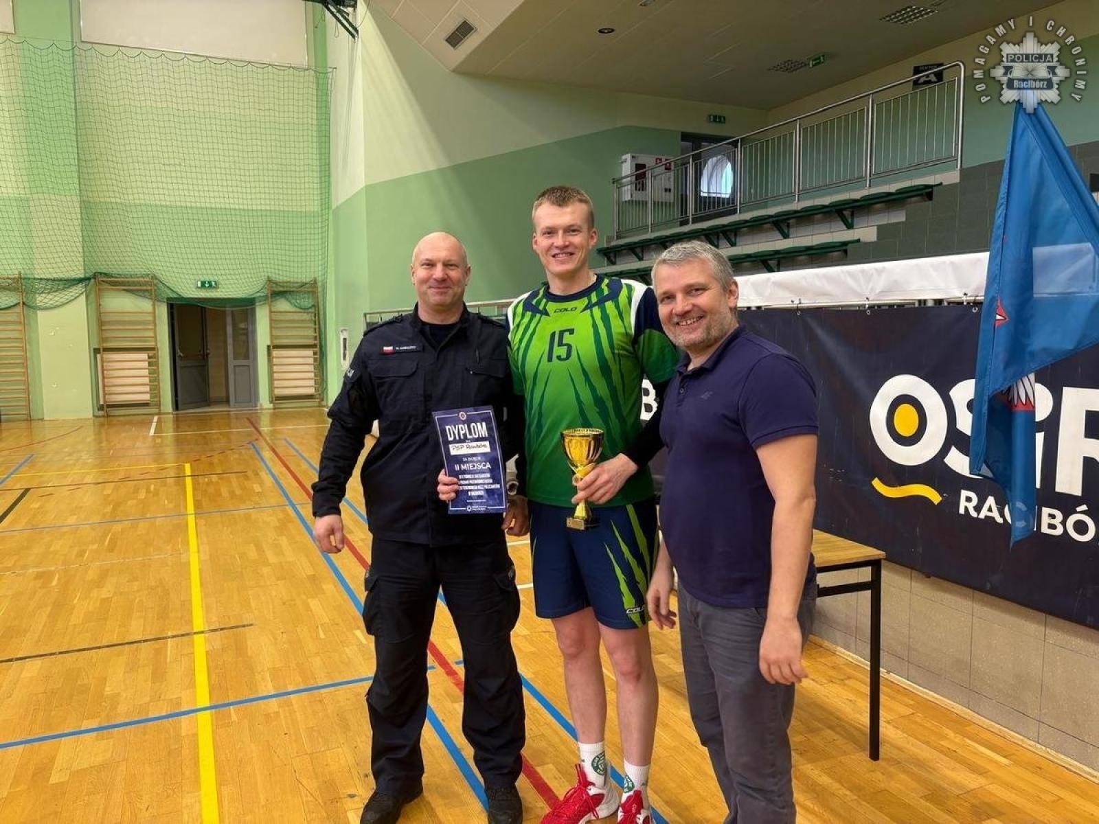 Zdjęcie w galerii na portalu naszraciborz.pl: Siatkarskie zmagania służb mundurowych [FOTO i WIDEO] wiadomości z regionu