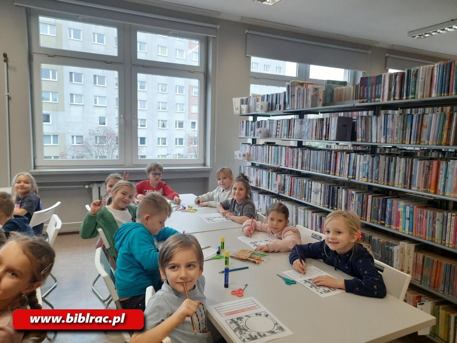 Zdjęcie w galerii na portalu naszraciborz.pl: Biblioteka stroi (się) na Święta, czyli grudniowe warsztaty rękodzieła wiadomości z regionu