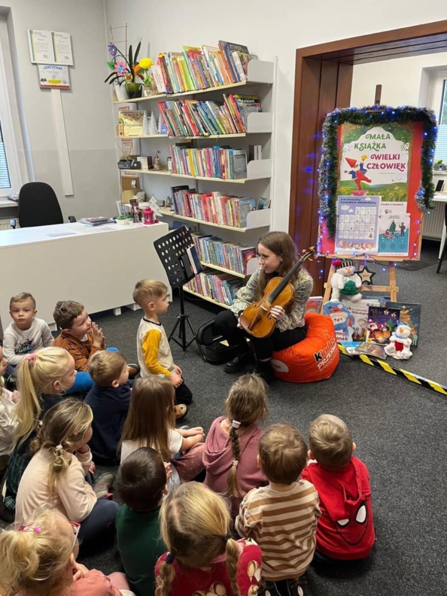 Zdjęcie w galerii na portalu naszraciborz.pl: Skrzypce i magia dźwięku – wyjątkowe spotkanie grup Żabki i Krasnoludki wiadomości z regionu