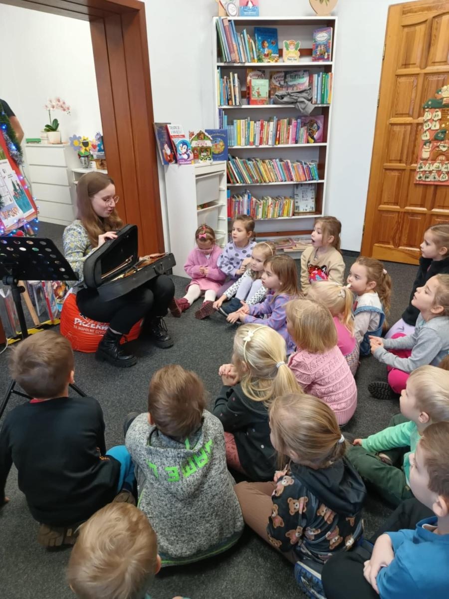 Zdjęcie w galerii na portalu naszraciborz.pl: Skrzypce i magia dźwięku – wyjątkowe spotkanie grup Żabki i Krasnoludki wiadomości z regionu