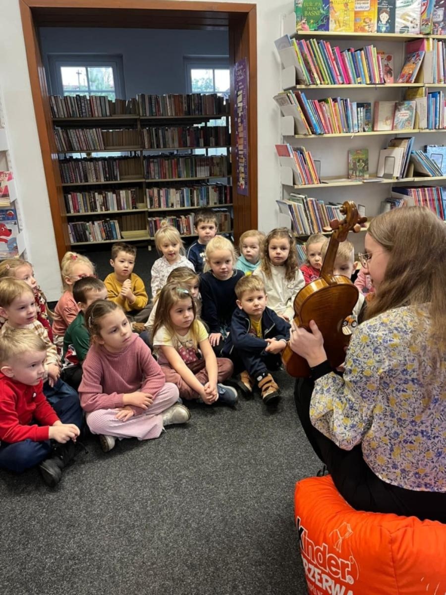 Zdjęcie w galerii na portalu naszraciborz.pl: Skrzypce i magia dźwięku – wyjątkowe spotkanie grup Żabki i Krasnoludki wiadomości z regionu