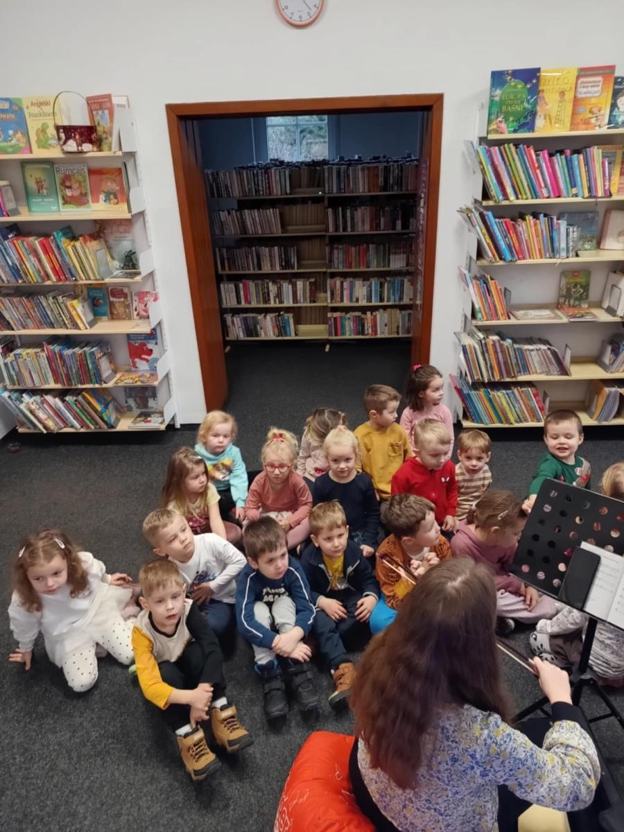 Zdjęcie w galerii na portalu naszraciborz.pl: Skrzypce i magia dźwięku – wyjątkowe spotkanie grup Żabki i Krasnoludki wiadomości z regionu