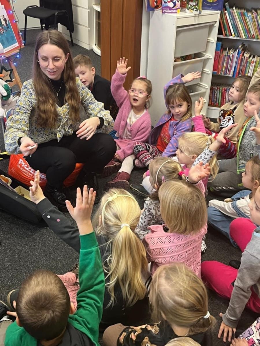 Zdjęcie w galerii na portalu naszraciborz.pl: Skrzypce i magia dźwięku – wyjątkowe spotkanie grup Żabki i Krasnoludki wiadomości z regionu