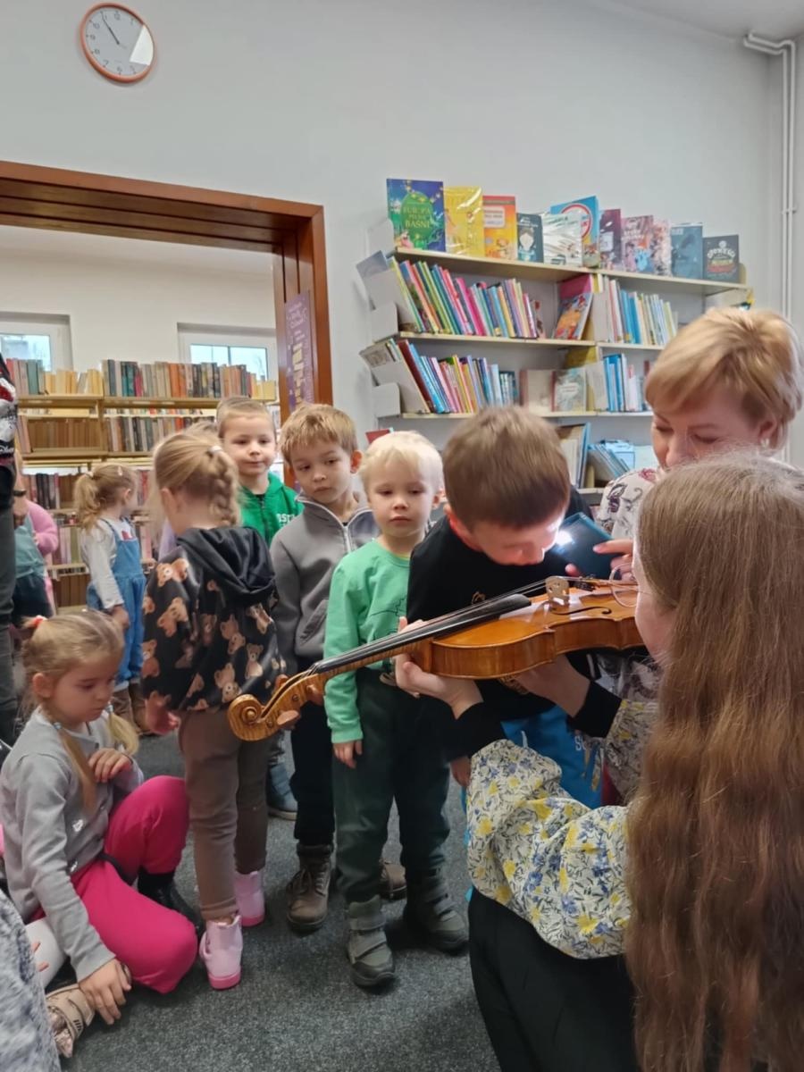 Zdjęcie w galerii na portalu naszraciborz.pl: Skrzypce i magia dźwięku – wyjątkowe spotkanie grup Żabki i Krasnoludki wiadomości z regionu